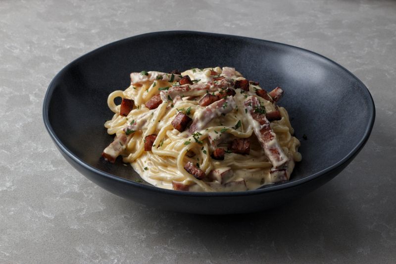 Creamy carbonara pasta with bacon